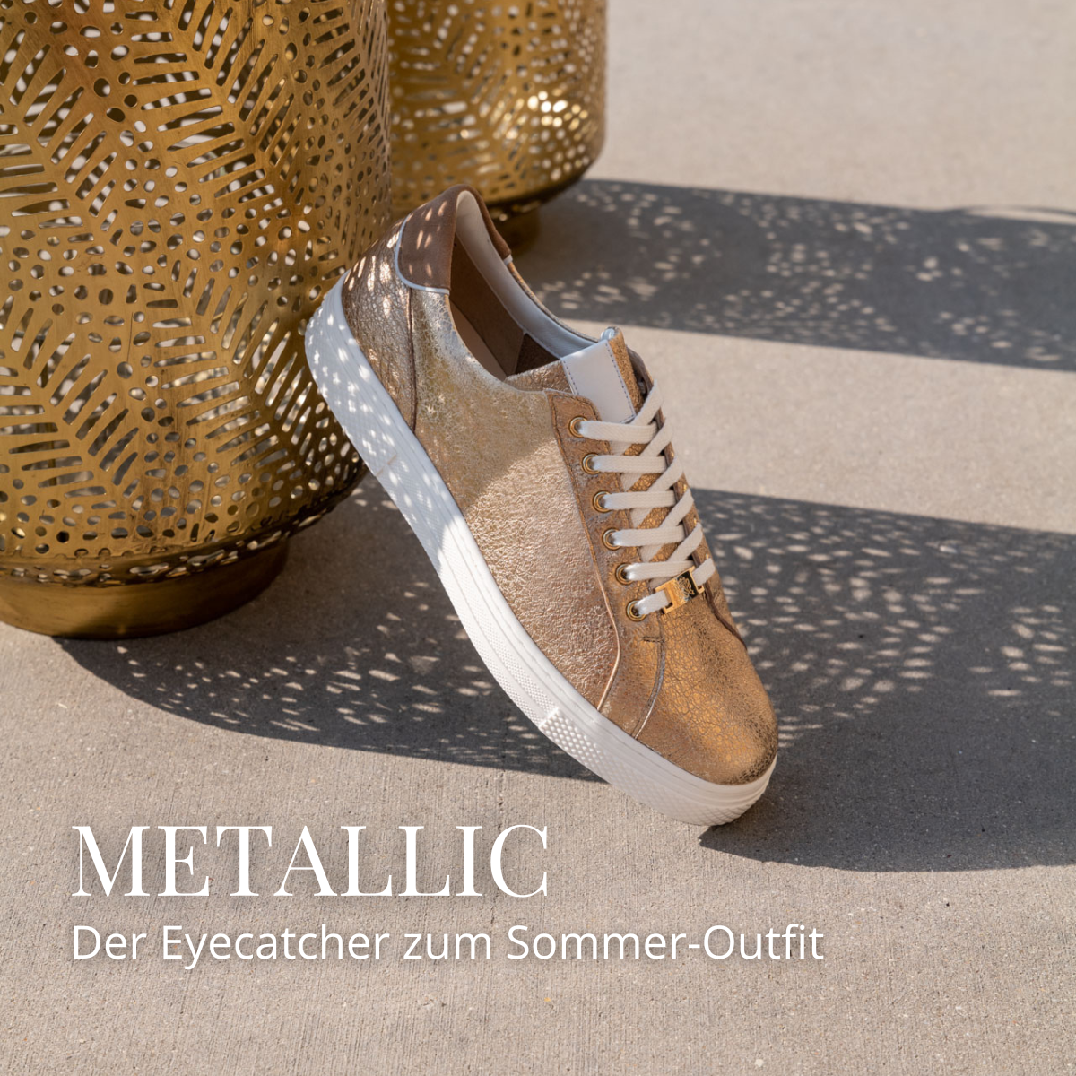 Sneakers, Pumps und Ballerinas von HASSIA in trendigem Metallic-Look.